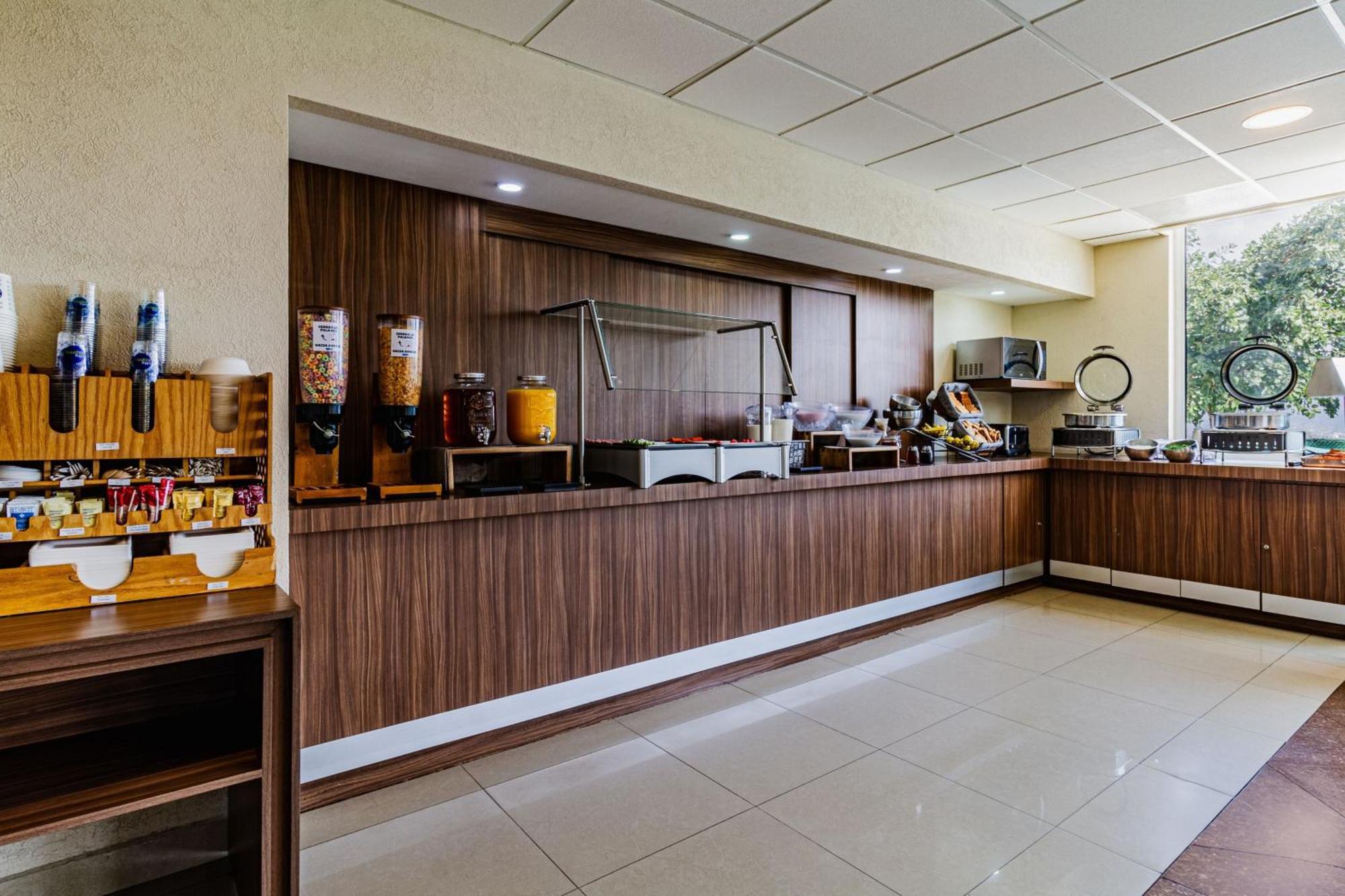 City Express By Marriott Tuxtla Gutiérrez エクステリア 写真
